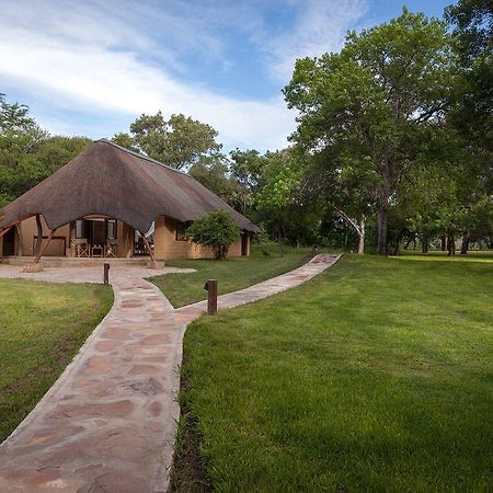 Tuli Safari Lodge Lentswelemoriti エクステリア 写真