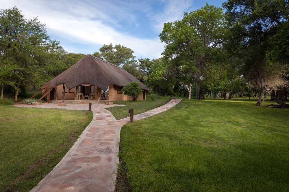 Tuli Safari Lodge Lentswelemoriti エクステリア 写真
