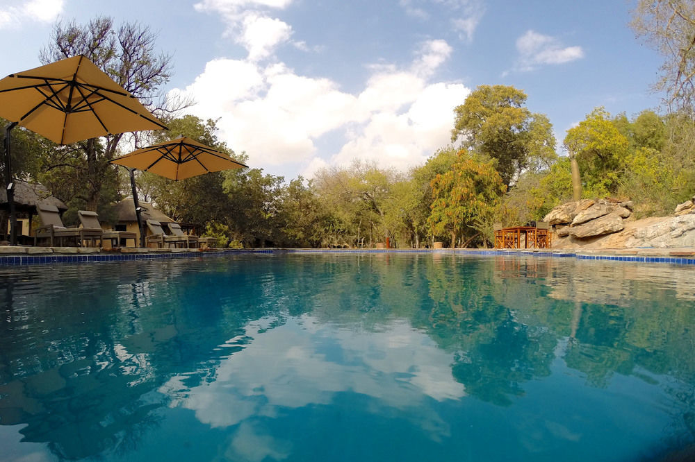 Tuli Safari Lodge Lentswelemoriti エクステリア 写真